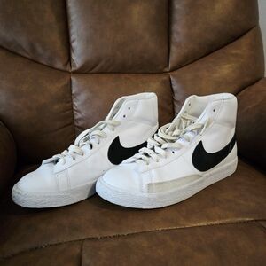 NIKE BLAZER HIGH TOPS SIZE YOUTH 6.5